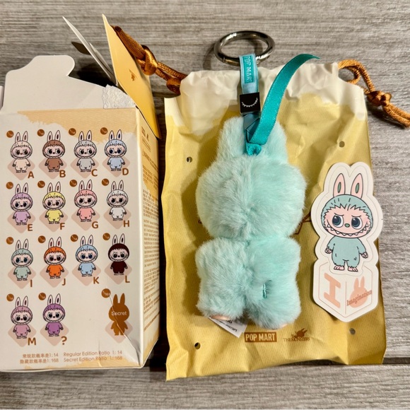 Authentic LaBuBu- Pin for Love vinyl plush pendant in Letter: I - Picture 2 of 5